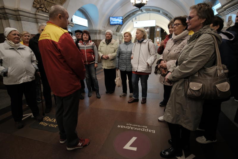 Экскурсии для слабослышащих людей стартовали в Московском метрополитене. Фото: Максим Аносов, «Вечерняя Москва»